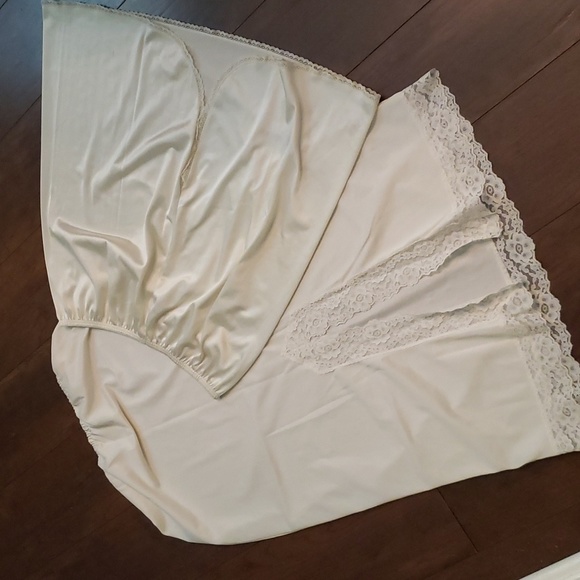 2 Vintage slips one mini one maxi - Picture 3 of 5